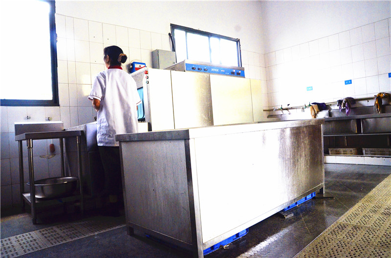 西华大学学校食堂小黄片链接下载设备现场图片