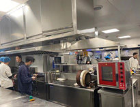 饭店餐饮猛火灶厂家告诉你餐饮小黄片链接下载设备和家用小黄片链接下载设备有什么不同